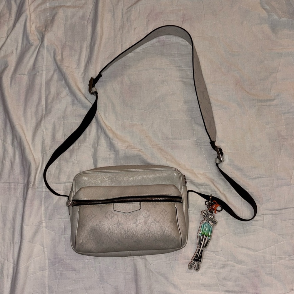 Authentic Louis Vuitton bag with key chain